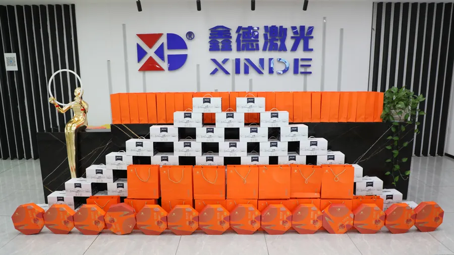 喜迎中秋 欢度国庆丨鑫德激光祝大家节日快乐！